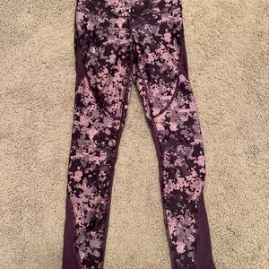 Under Armour HeatGear XS Purple Print Leggings Crop Pants